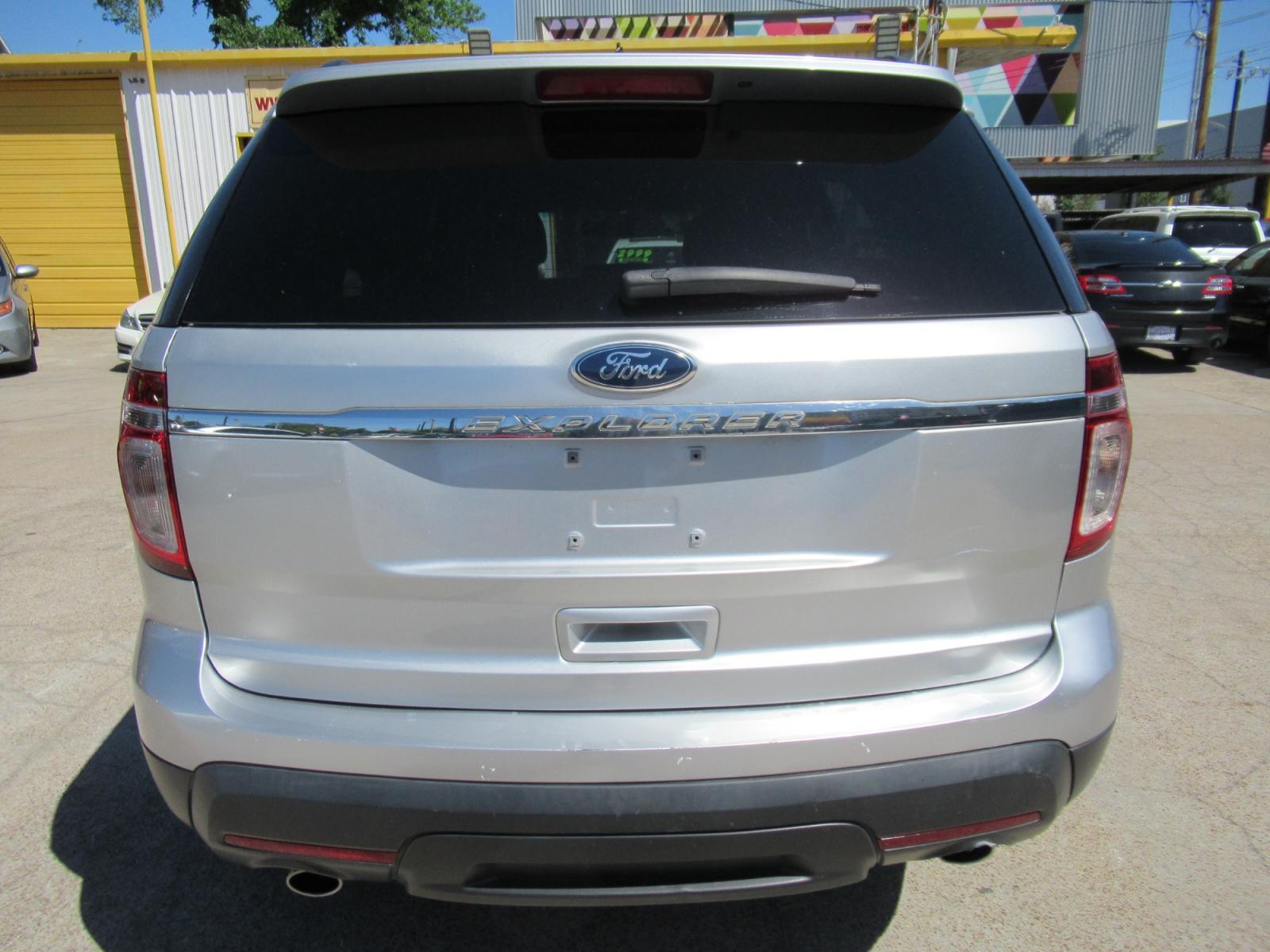 2015 Silver /Gray Ford Explorer XLT (1FM5K7B8XFG) with an 3.5L V6 F DOHC 24V engine, Automatic transmission, located at 1511 North Shepherd Dr., Houston, TX, 77008, (281) 657-1221, 29.798361, -95.412560 - 2015 FORD EXPLORER VIN: 1FM5K7B8XFGB17981 1 F M 5 K 7 B 8 X F G B 1 7 9 8 1 4 DOOR WAGON/SPORT UTILITY 3.5L V6 F DOHC 24V GASOLINE FRONT WHEEL DRIVE - Photo #22